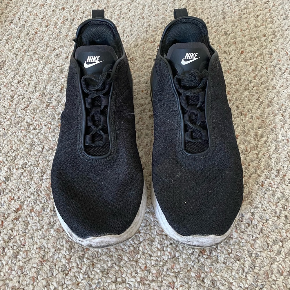 Black Nike air max